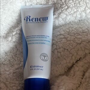 Renew Intensive Skin Therapy Moisturizing Lotion - White and Blue